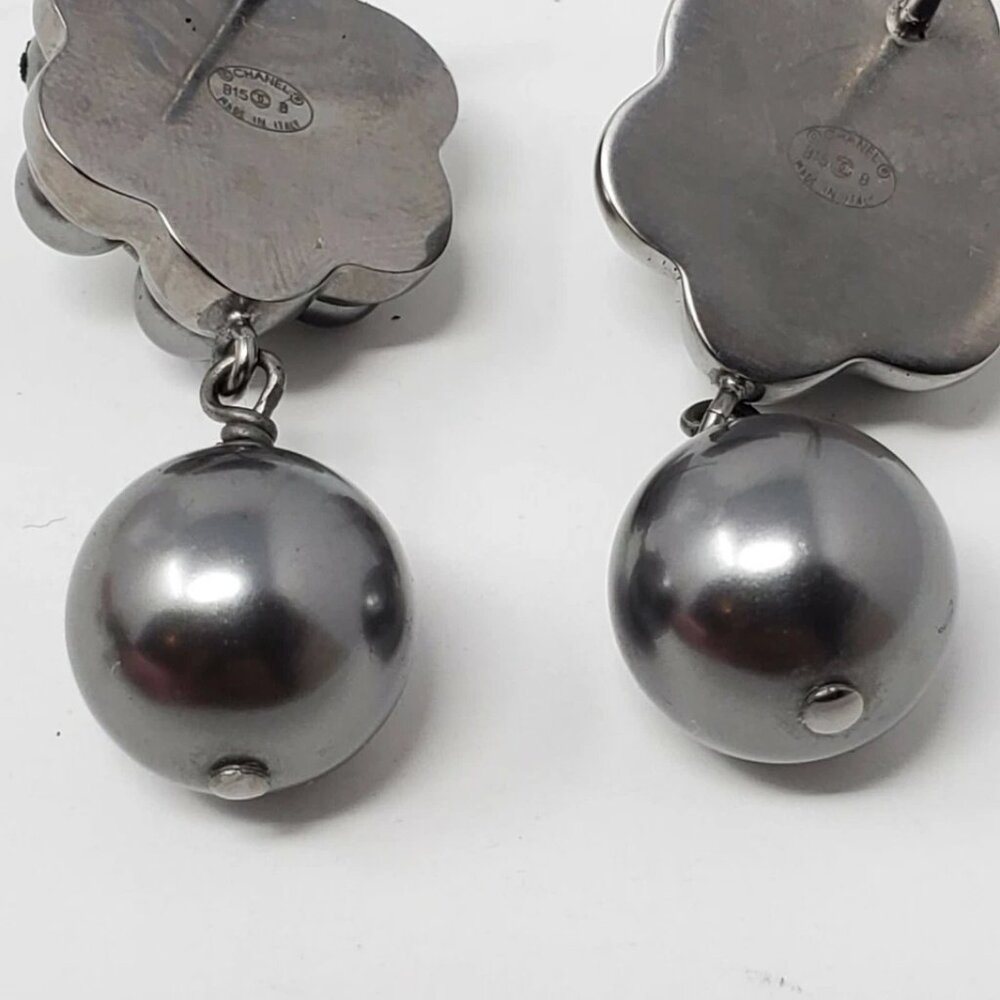 100% Authentic CHANEL Dark Grey CC Pearl Stud Earrings 370-082825 - Picture 3 of 11